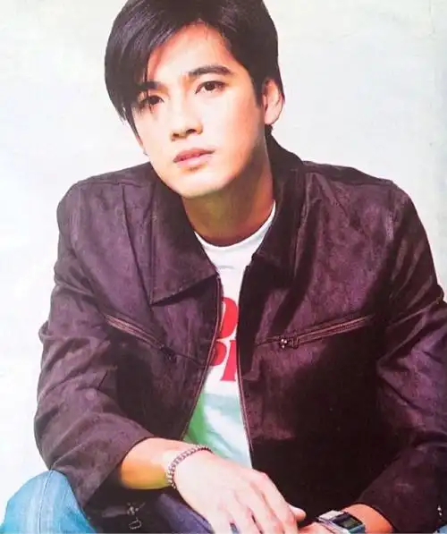 p>索纳拉姆·泰匹塔克(num),1973年8月22日出生于泰国曼谷,在泰国蓝