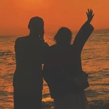 最热情侣头像一人一半