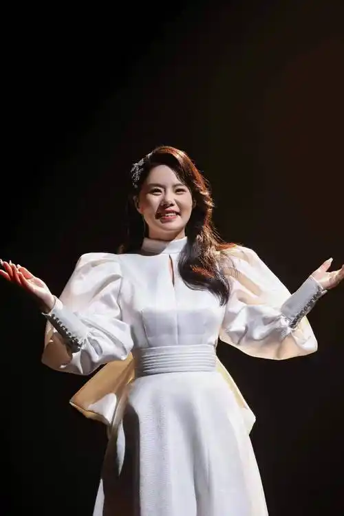 歌唱艺术家龚琳娜 | 一生只做唱歌这一件事_音乐_歌曲_中国