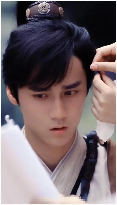 曾经红极一时的蒋劲夫,儒雅帅气演技也不错,现在变胖让人认不出