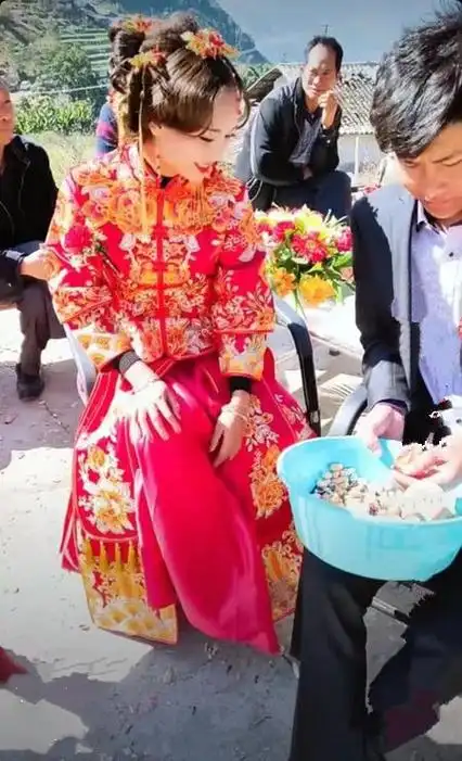 农村最美新娘火了看到新娘正脸纷纷感叹多好的白菜啊