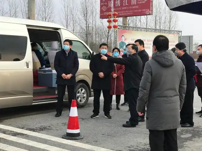 固始县委书记曲尚英,县长王治学带队亲赴现场指导慰问.