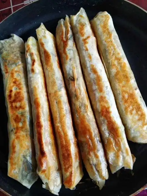 小迷糊118做的天台小吃饺饼筒