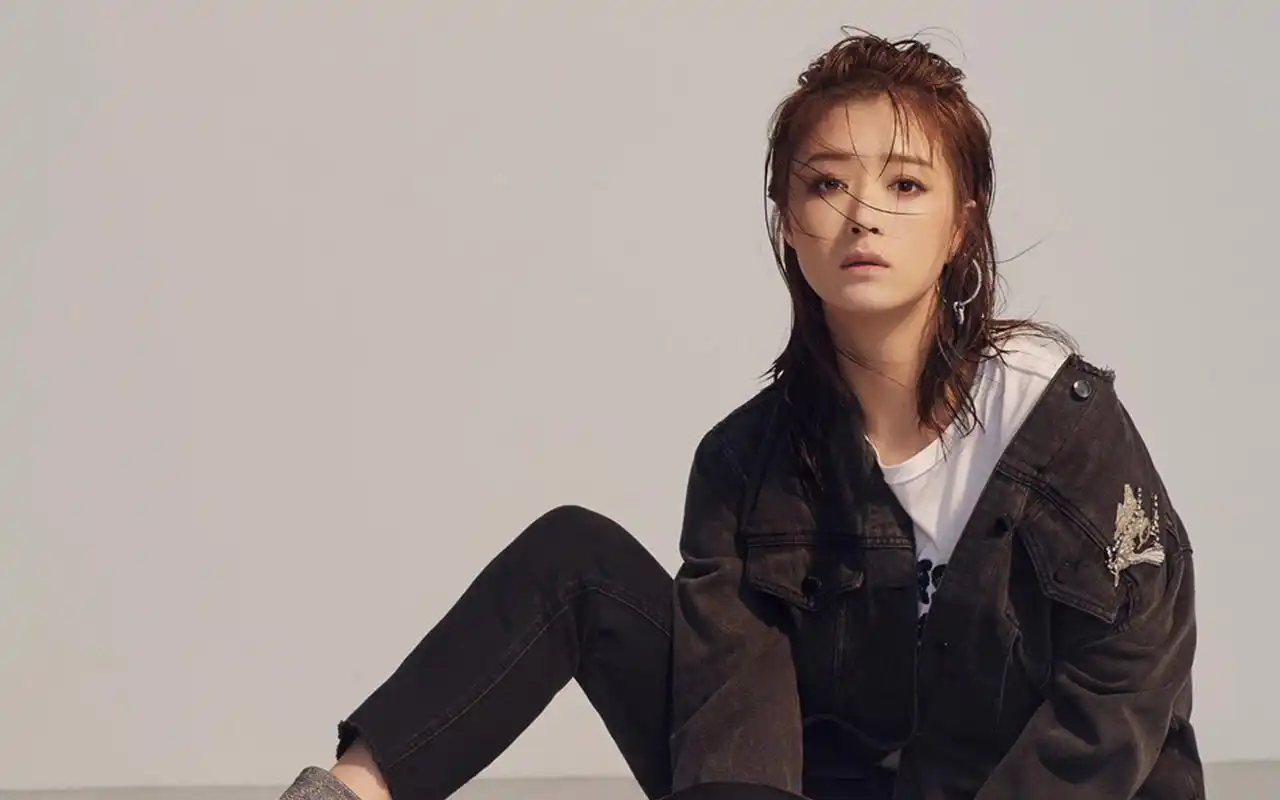 蒋欣魅力写真大片桌面壁纸