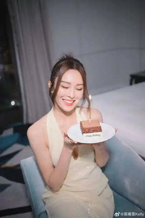 生日福利!tvb花旦张曦雯晒浴缸美照,胸前大解放,43寸长腿抢镜