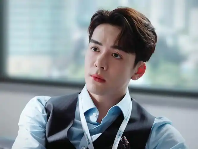 曾舜晞·陆昭西救命,三件套也太帅了!喝茶的时候还看到了一点点纹身!