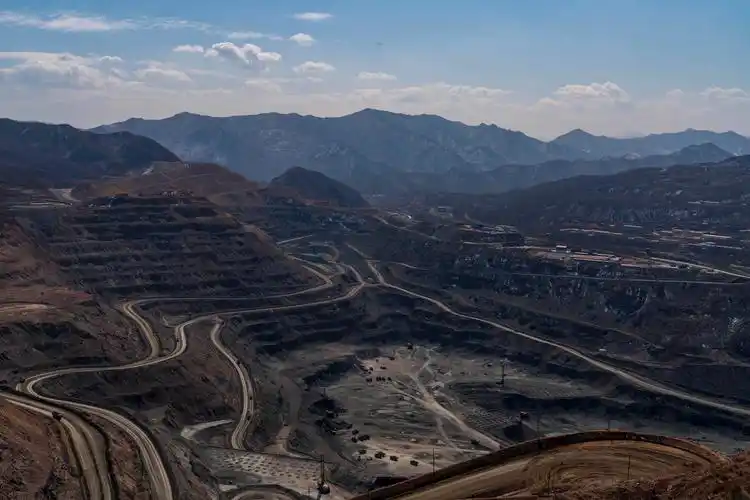 辽阳弓长岭漏天矿采风