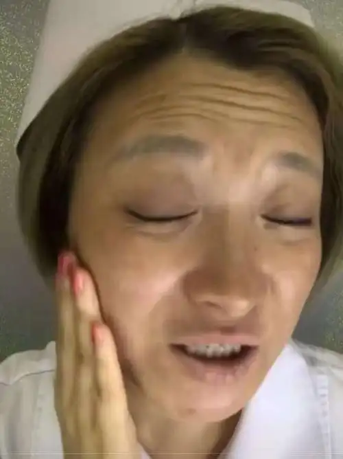 科室最丑黄脸婆护士被嫌弃画上眼影戴上美瞳后瞬间变气质美女