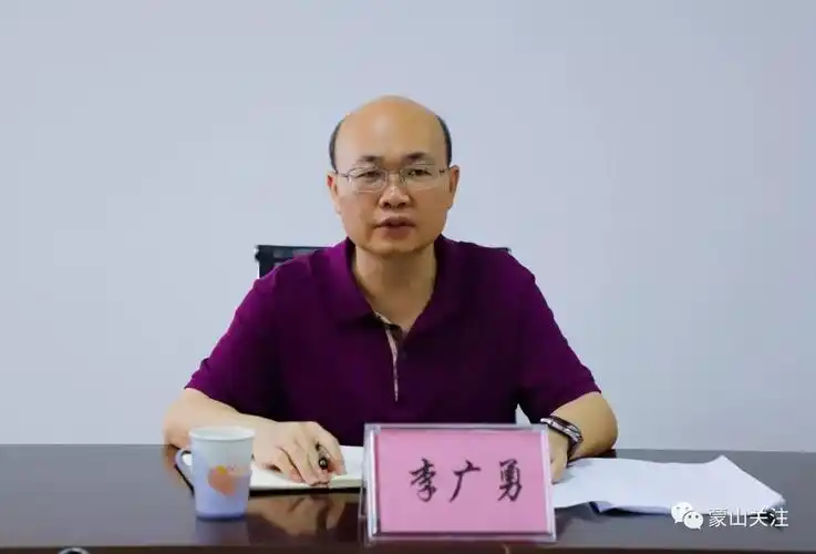 县长李广勇到县政务服务中心调研