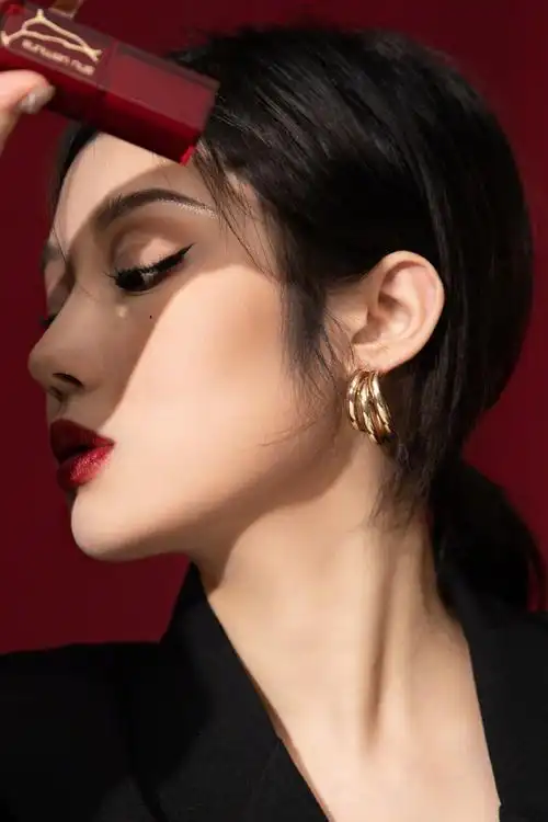 92禁欲系复古红唇妆今日人设"霸道女总裁"底妆3432363836