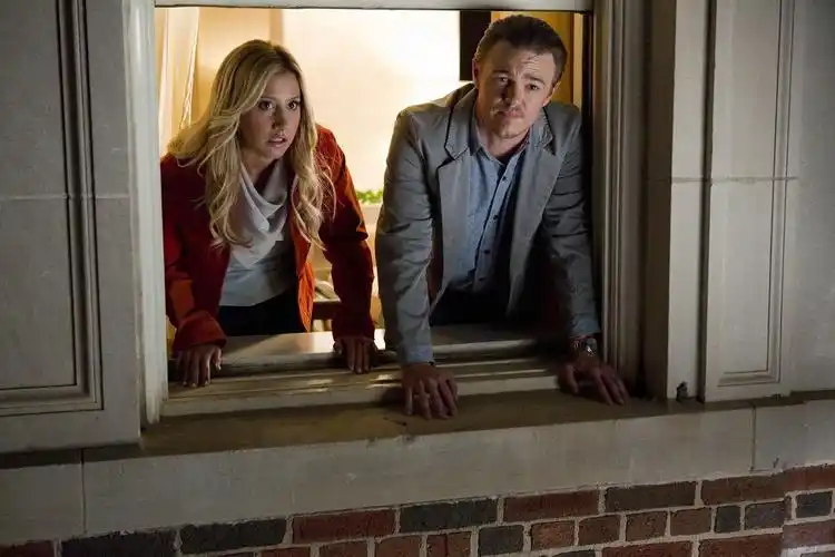 p>《惊声尖笑5》 i>(scary movie 5) /i>是由 a target="_blank"