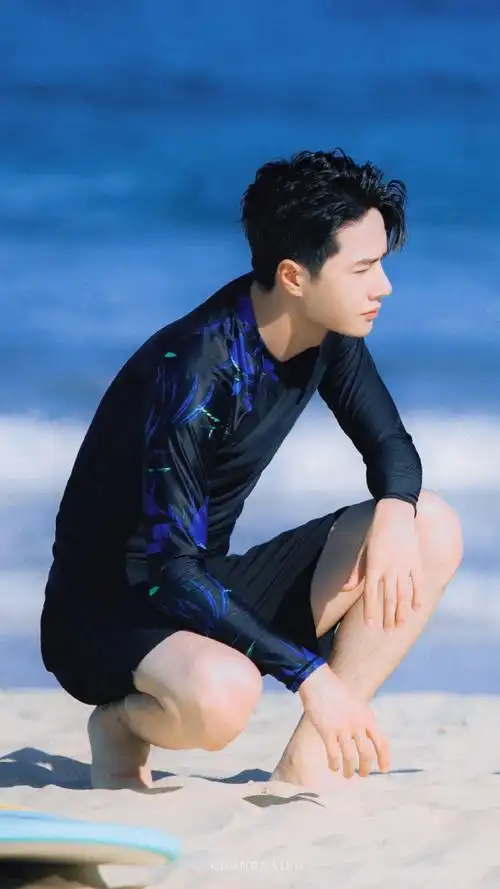 王一博超话博哥啥时候再穿小裙子冲浪呢想看博博洗澡07玩水(露大腿