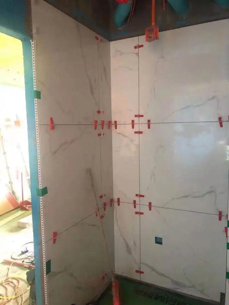 吊柜800,又和上面800瓷砖缝隙齐平,机智如我00(这是我想象的效果)露