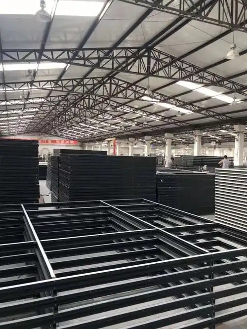 断桥铝门窗生产车间