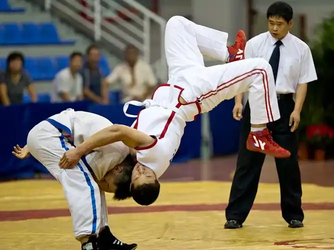 中国式摔跤比赛