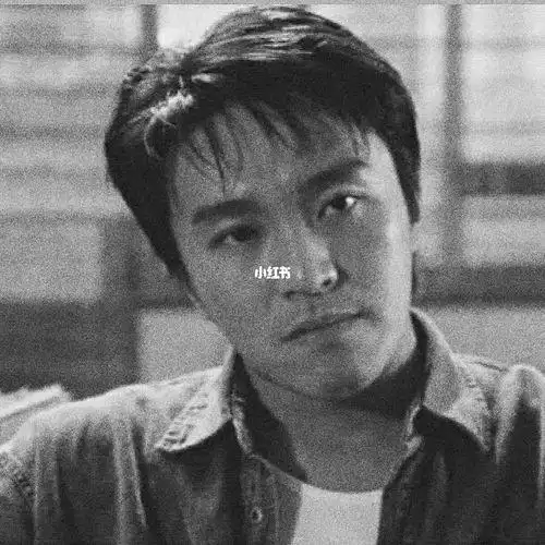 周星驰抽烟黑白头像