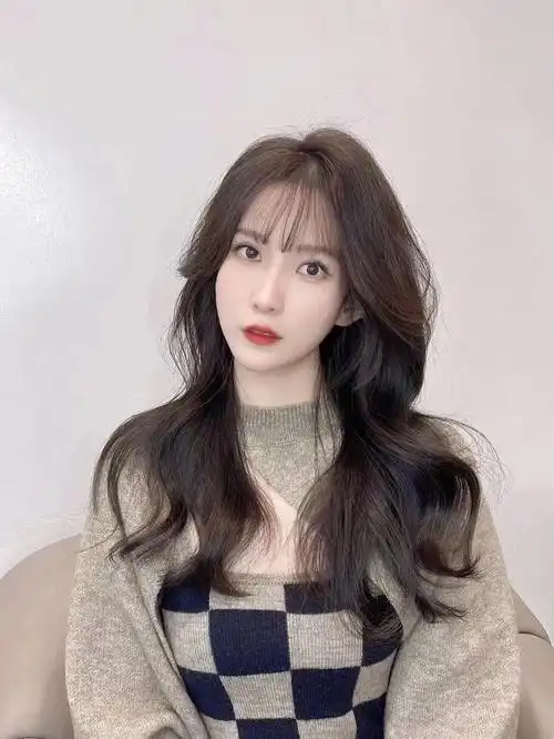 显白发色长发造型烫