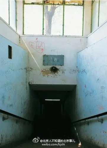 主题:深夜了,来聊聊北京丢失的"幽灵地铁站"——一号线福寿岭和高井站