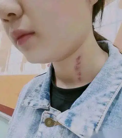 15岁女儿脖子被"种草莓",试纸检测发现怀孕,妈妈懊悔不已