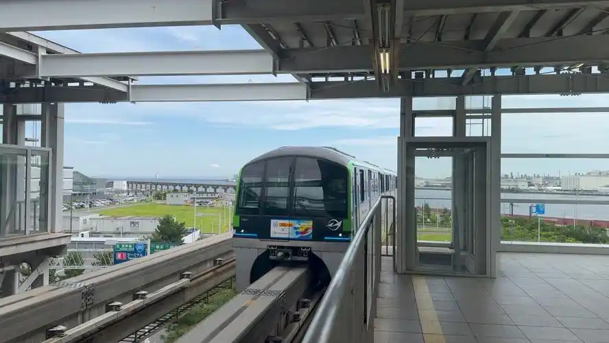 东京单轨电车1002号车空港快速往滨松町进羽田机场3号航站楼站