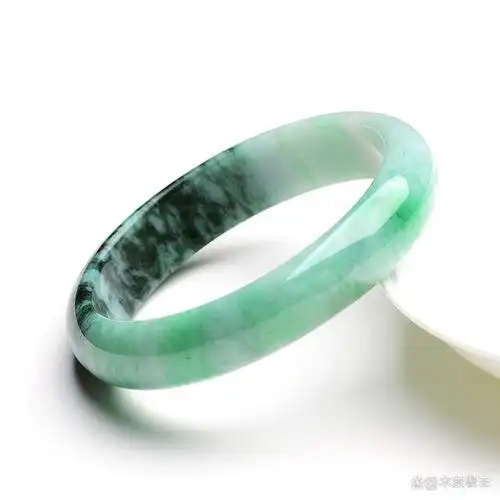 了解花青种翡翠手镯