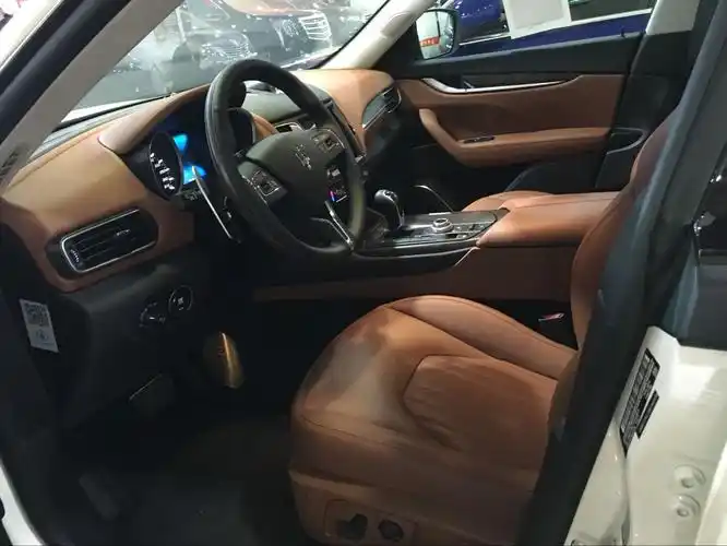 2017款玛莎拉蒂suvlevantes六月大降价