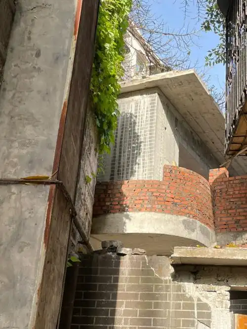 旧房改造日常砌露台围墙