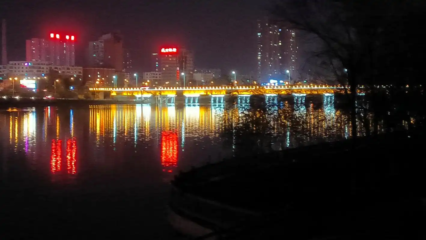 夜幕下的抚顺将军桥