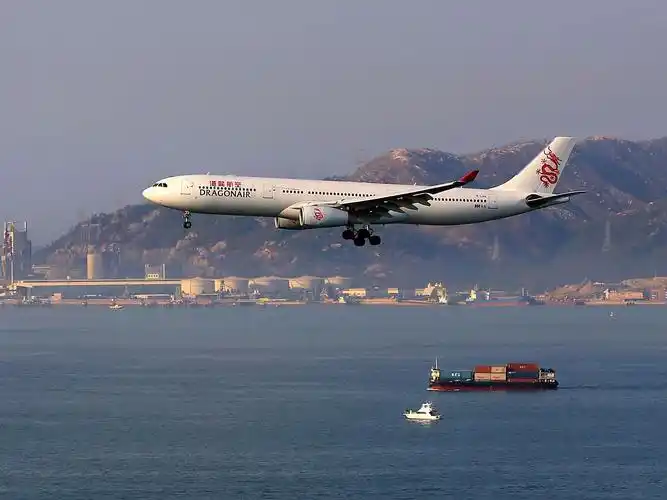 香港港龙航空公司"空客757"