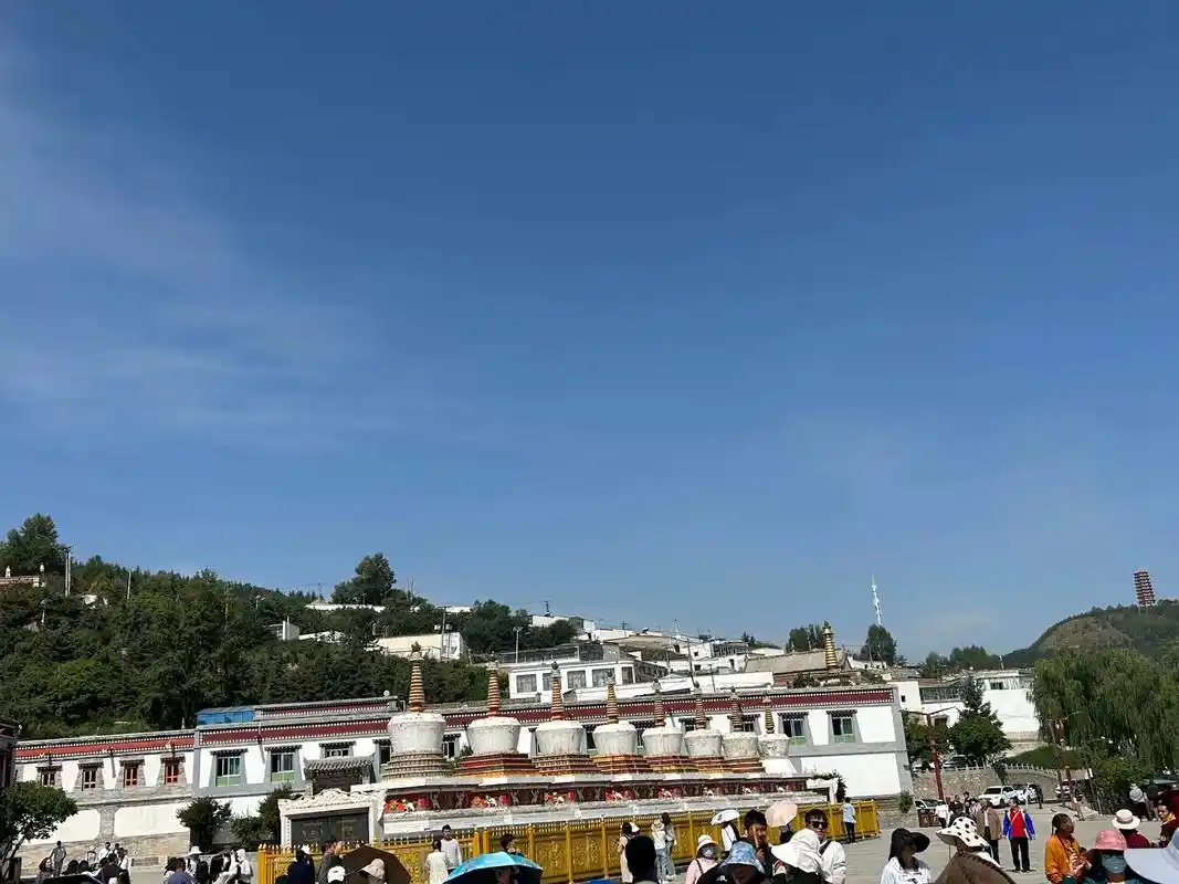塔尔寺,位于中国青海省西宁市城西区,是藏传佛教 - 抖音
