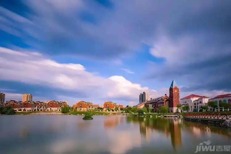 奥莱小镇实景图1