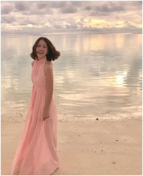 刘恺威旧爱邝文珣淡出娱圈18年已成3子之母外貌竟仍如少女