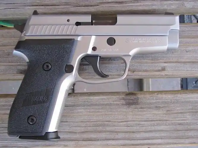 西格绍尔# p228 #手枪#【9x19mm】  图源:instagram@gun.and.