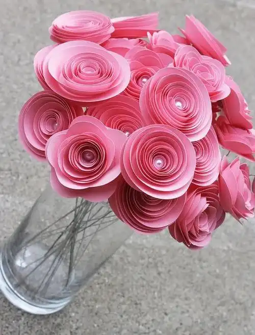 不起眼的彩纸剪开粘起来,简单几步就能造花,纸艺手工花附教程