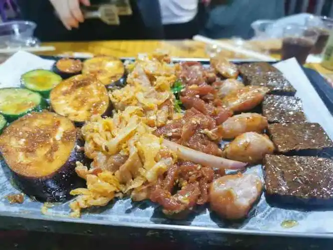 东北苗哥烤肉-"之前来吃过一次,每盘肉的量还是挺大的「.