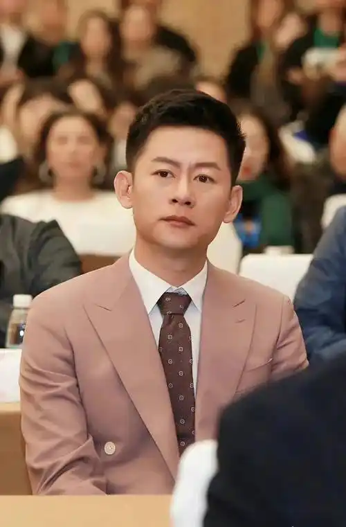 女孩有点害怕就主动和李健分手了.不分手就请家长.