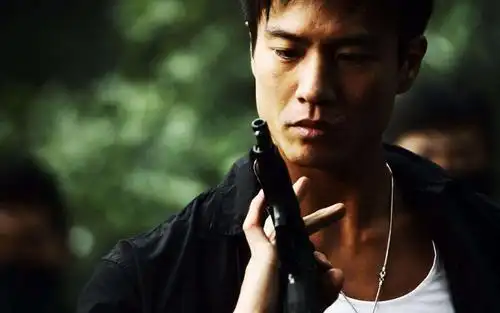 仅仅因为谢霆锋的一句话,竟让自己晚红了八年,当初在拍摄《男儿本色》