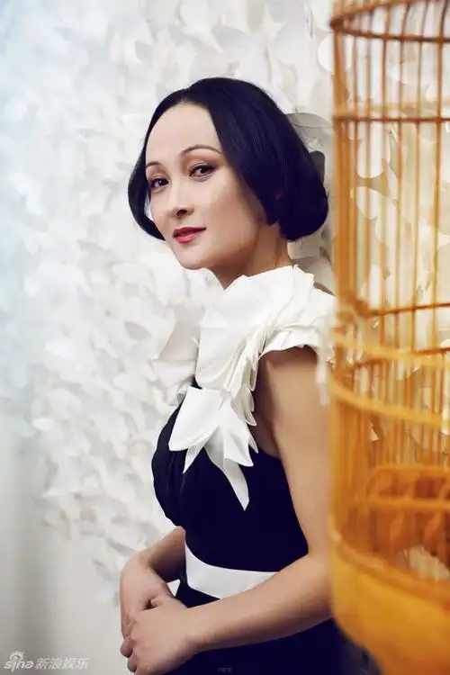 组图:马睿优雅写真演绎芬芳女人花