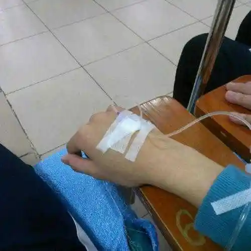 打吊瓶真实图片下载-打吊瓶真实图片高清无水印版-电玩咖