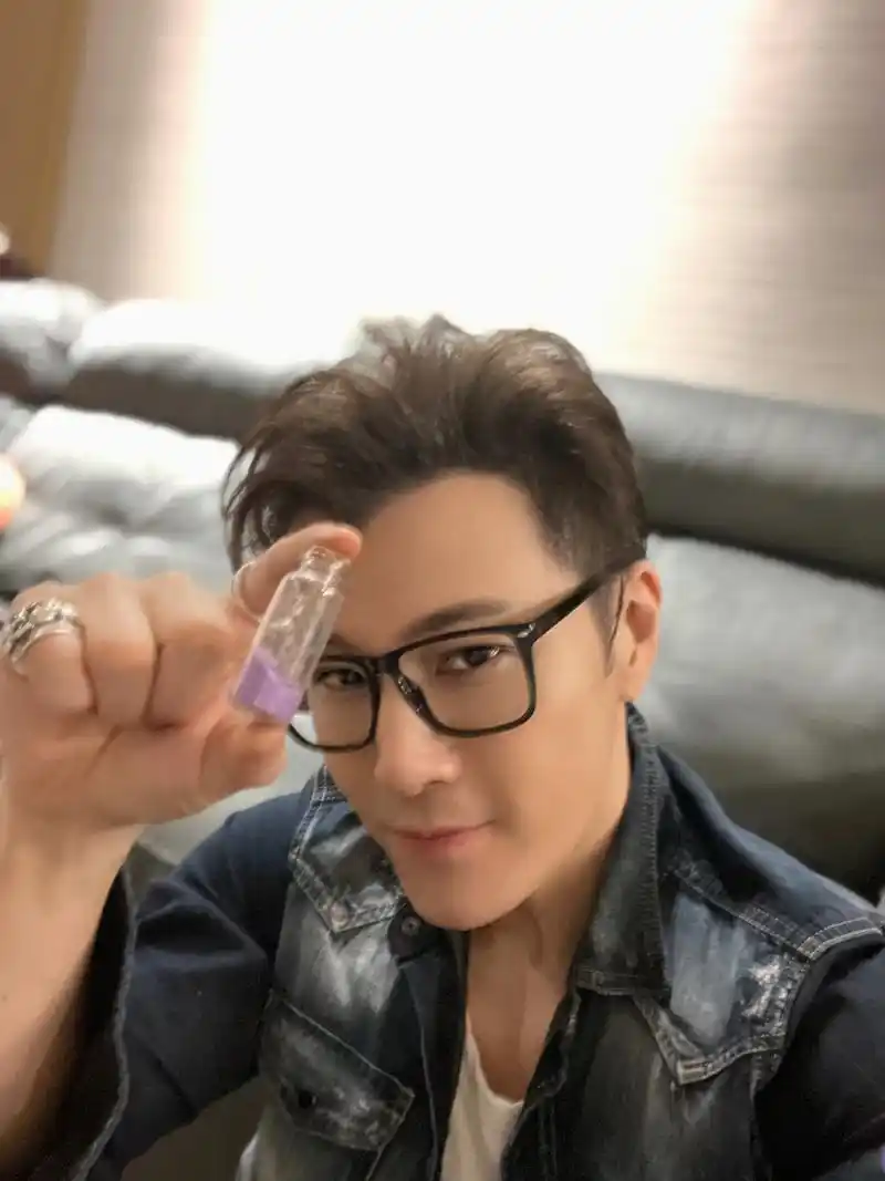 许绍洋重新定义薰衣草花语##披荆斩棘#官宣许绍洋加盟,他晒出和