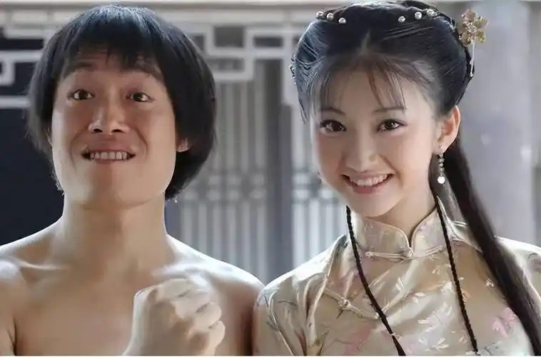 从"小透明"变成"富贵花",景甜是真红,还是资本的傀儡?_路征_父母_北电