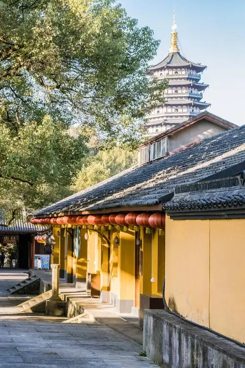 杭州净慈寺雷峰塔