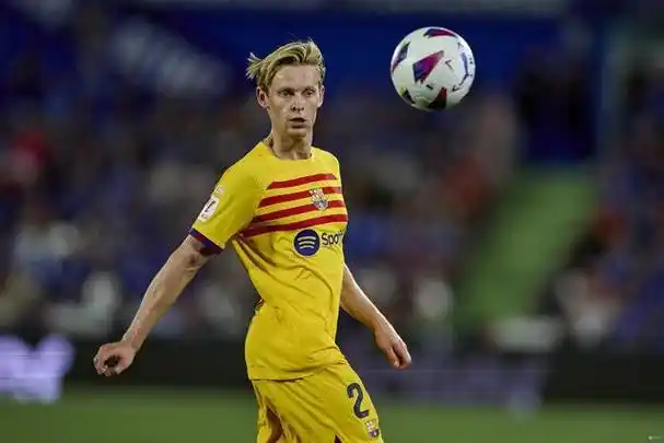 巴萨管理层正在考虑与其商谈续约|巴塞罗那|弗兰基·德容_新浪新闻