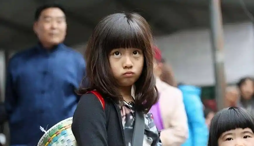 黄磊还有一个女儿,名叫黄少艾,长相和姐姐不能比,如果说黄忆慈的长相