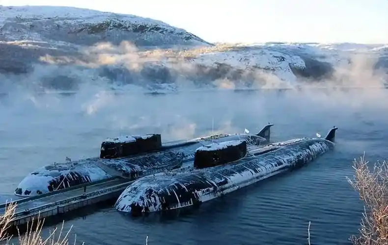 此时,距离库尔斯克号失踪已经过去了24小时,如果的确是发生了爆炸的话