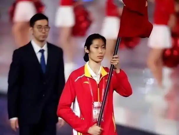 朱婷官宣回归国家队父亲激动落泪他对女儿找男友有要求