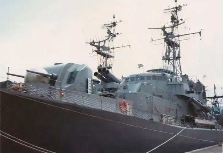 到1980年代后期,4艘五十铃级陆续转为特务舰(勤务舰),"最上"号在1987