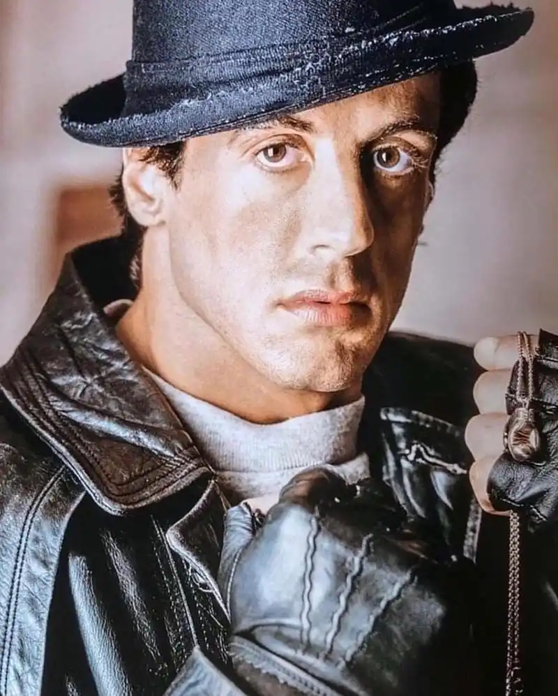 长相平凡,却成为了知名打星,好莱坞硬汉史泰龙. 第一滴血,初试锋芒.