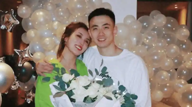 原创cba季后赛太太团争芳斗艳辽宁完胜广东赵继伟爱妻独占鳌头