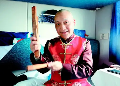 包括"矮冬瓜"林晓东在内的数十位巴蜀笑星响应省总号召,不远千里加入